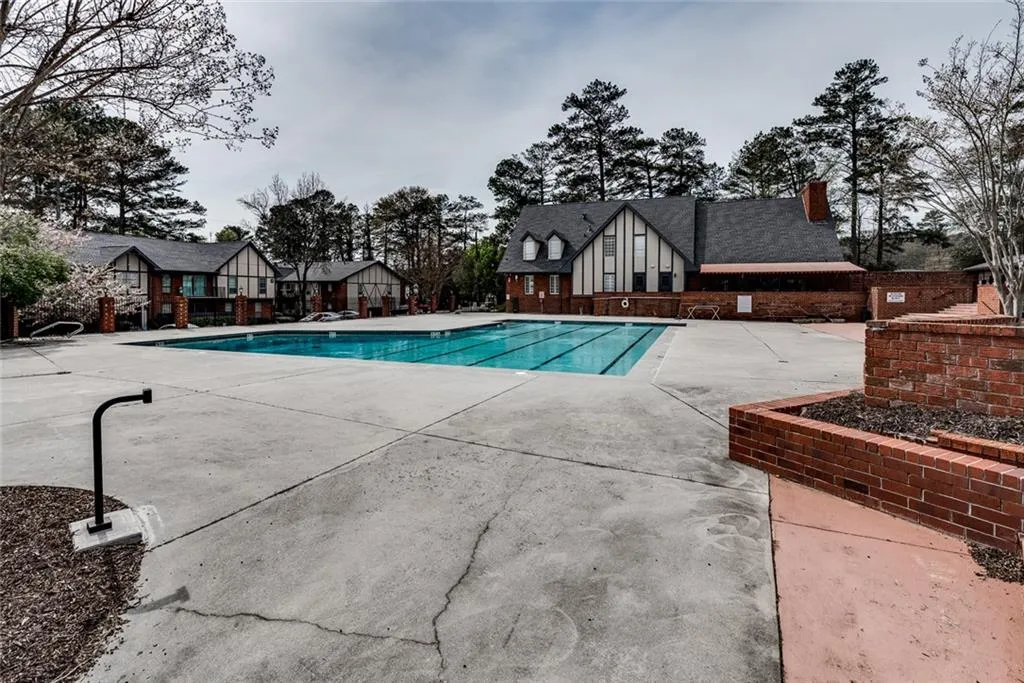 6851 Roswell Road Unit I23, Sandy Springs, Georgia 30328, 3 Bedrooms Bedrooms, ,2 BathroomsBathrooms,Residential,Sold,6851 Roswell Road Unit I23,6586340