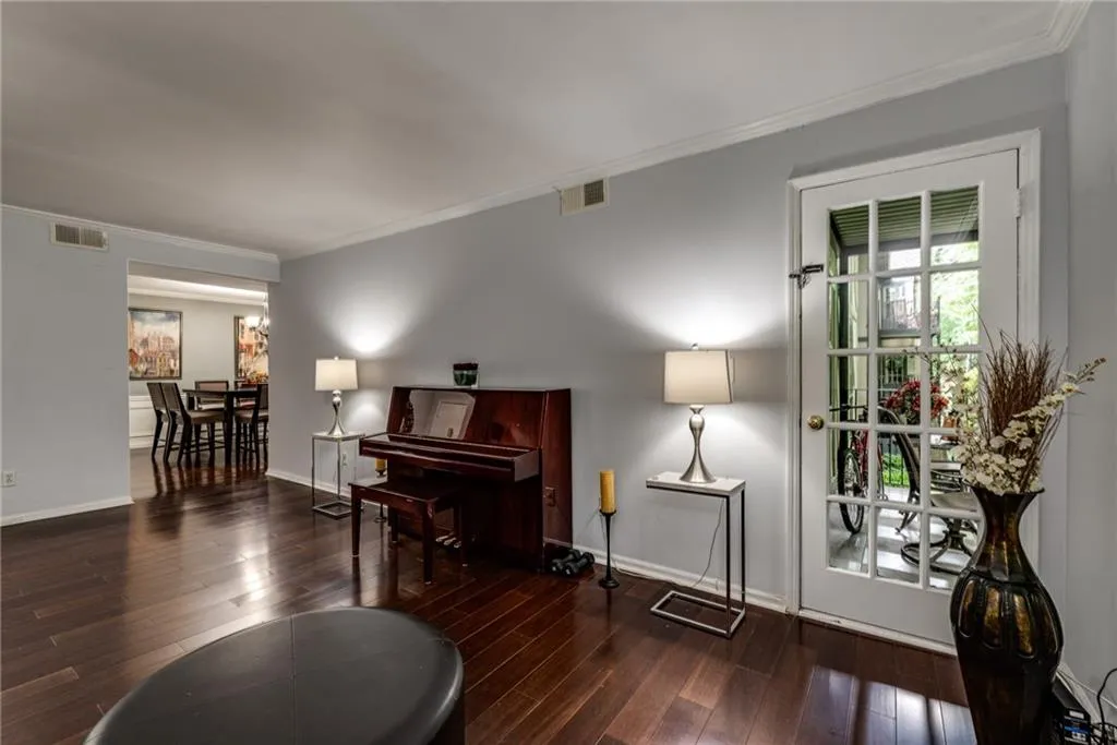 6851 Roswell Road Unit I23, Sandy Springs, Georgia 30328, 3 Bedrooms Bedrooms, ,2 BathroomsBathrooms,Residential,Sold,6851 Roswell Road Unit I23,6586340