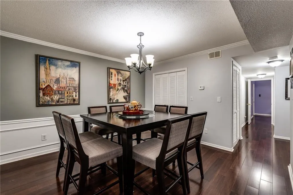 6851 Roswell Road Unit I23, Sandy Springs, Georgia 30328, 3 Bedrooms Bedrooms, ,2 BathroomsBathrooms,Residential,Sold,6851 Roswell Road Unit I23,6586340