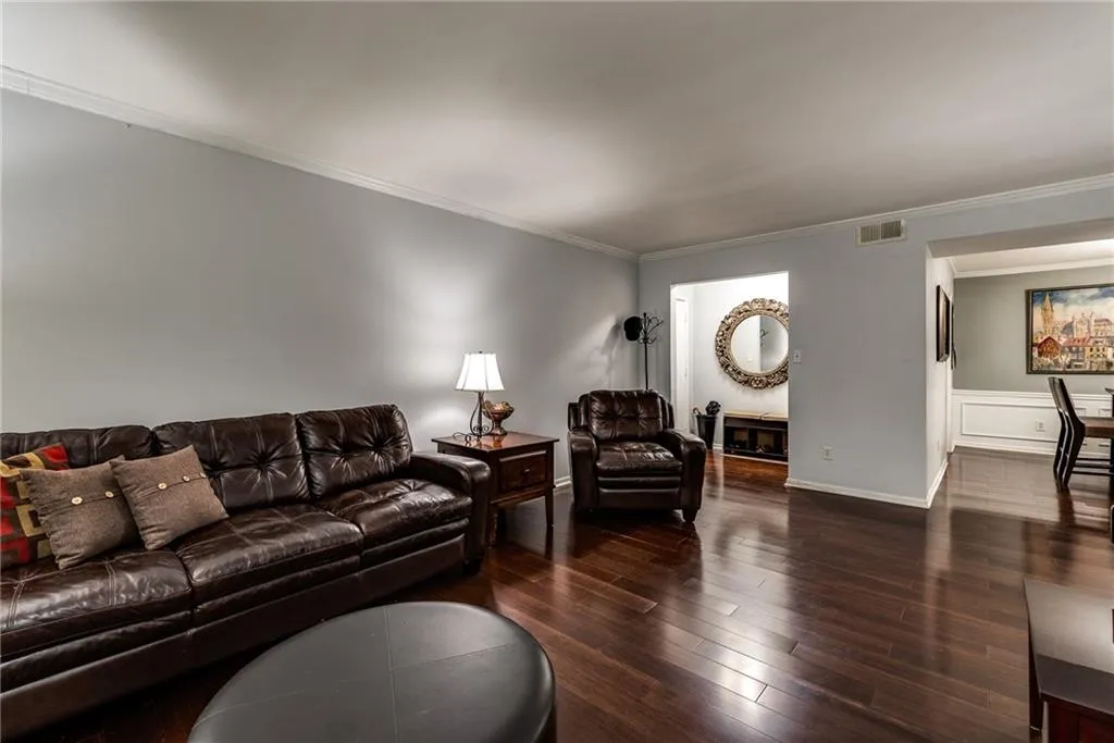 6851 Roswell Road Unit I23, Sandy Springs, Georgia 30328, 3 Bedrooms Bedrooms, ,2 BathroomsBathrooms,Residential,Sold,6851 Roswell Road Unit I23,6586340