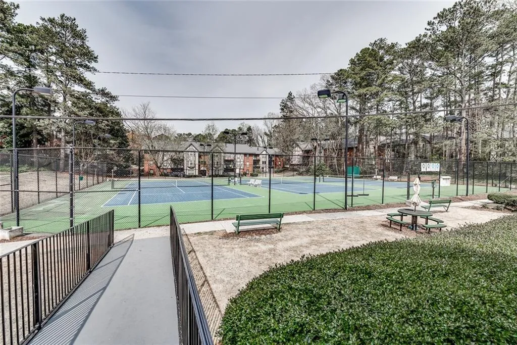 6851 Roswell Road Unit I23, Sandy Springs, Georgia 30328, 3 Bedrooms Bedrooms, ,2 BathroomsBathrooms,Residential,Sold,6851 Roswell Road Unit I23,6586340