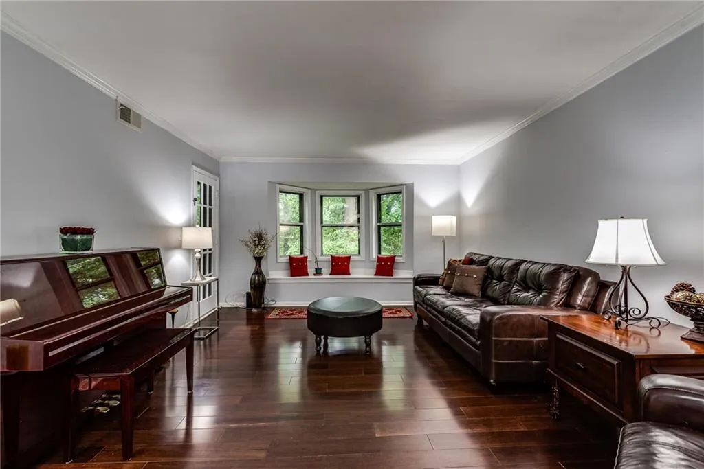 6851 Roswell Road Unit I23, Sandy Springs, Georgia 30328, 3 Bedrooms Bedrooms, ,2 BathroomsBathrooms,Residential,Sold,6851 Roswell Road Unit I23,6586340