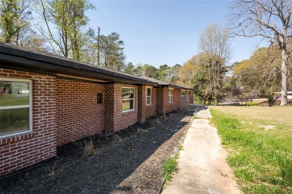 3042 Peek Road Nw, Atlanta, Georgia 30318, 5 Bedrooms Bedrooms, ,3 BathroomsBathrooms,Residential,For Sale,3042 Peek Road Nw,7549333