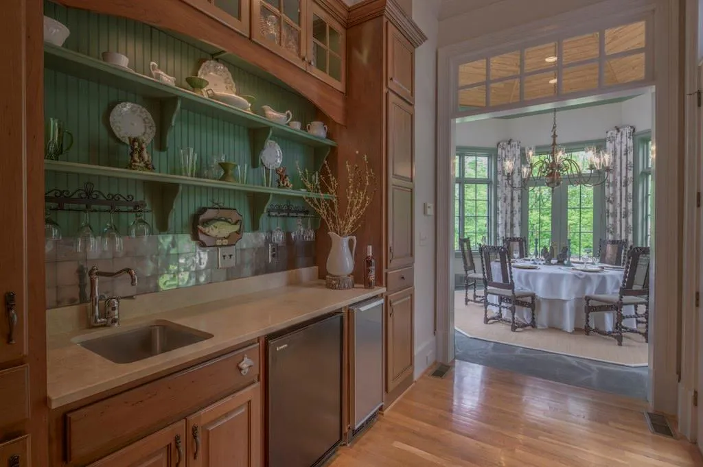 2130 Clay Drive, Sandy Springs, Georgia 30350, 5 Bedrooms Bedrooms, ,5 BathroomsBathrooms,Residential,Sold,2130 Clay Drive,5740679