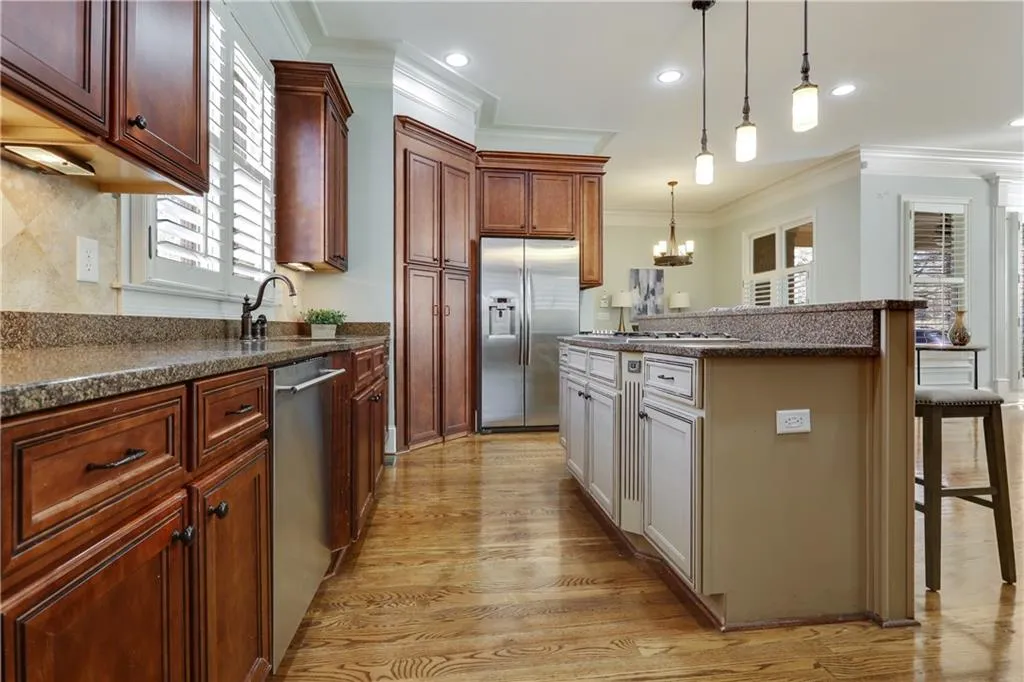 126 W Belle Isle Ne, Sandy Springs, Georgia 30342, 6 Bedrooms Bedrooms, ,5 BathroomsBathrooms,Residential,Sold,126 W Belle Isle Ne,6511150