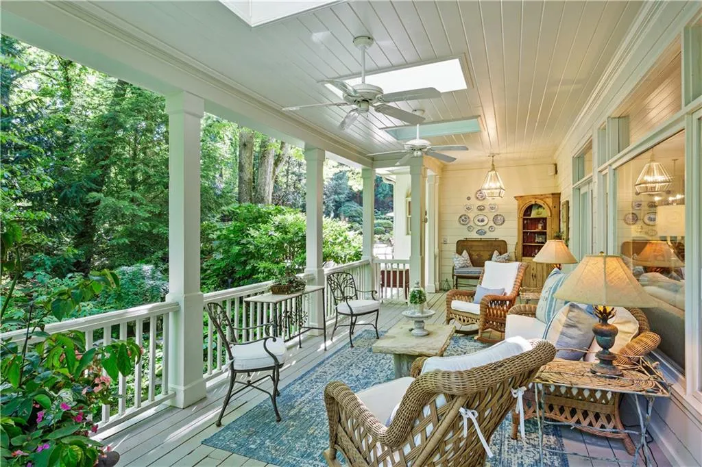130 Bayvale Court, Sandy Springs, Georgia 30328, 5 Bedrooms Bedrooms, ,4 BathroomsBathrooms,Residential,Sold,130 Bayvale Court,6881990