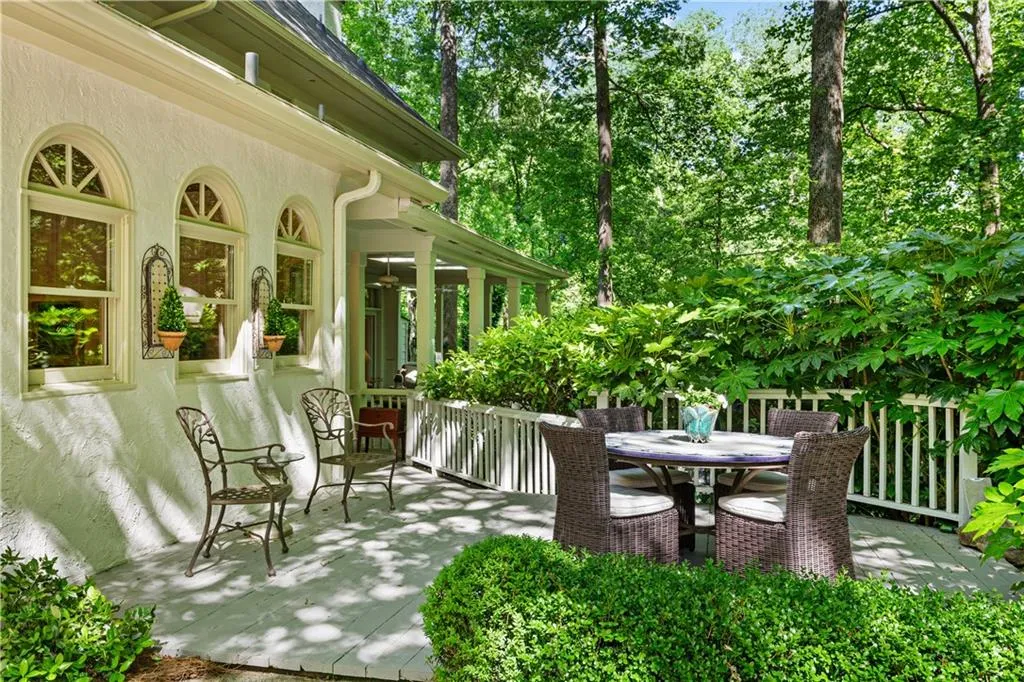 130 Bayvale Court, Sandy Springs, Georgia 30328, 5 Bedrooms Bedrooms, ,4 BathroomsBathrooms,Residential,Sold,130 Bayvale Court,6881990