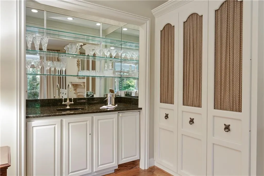 130 Bayvale Court, Sandy Springs, Georgia 30328, 5 Bedrooms Bedrooms, ,4 BathroomsBathrooms,Residential,Sold,130 Bayvale Court,6881990