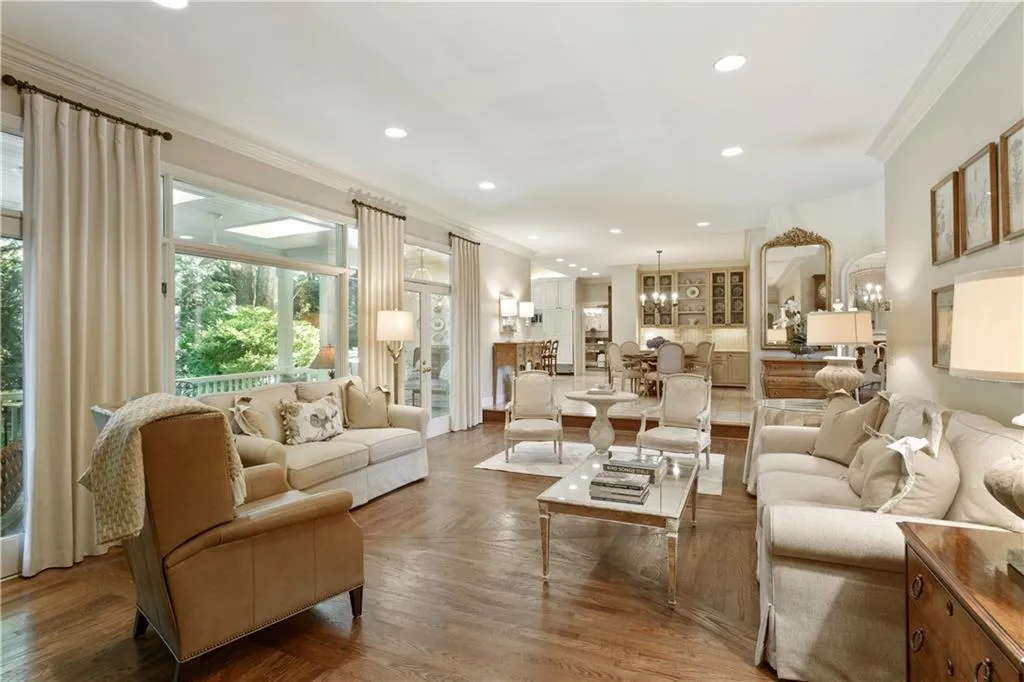 130 Bayvale Court, Sandy Springs, Georgia 30328, 5 Bedrooms Bedrooms, ,4 BathroomsBathrooms,Residential,Sold,130 Bayvale Court,6881990