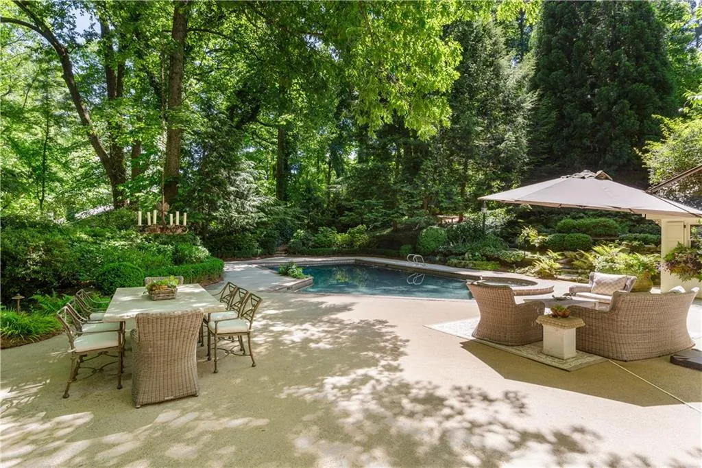 130 Bayvale Court, Sandy Springs, Georgia 30328, 5 Bedrooms Bedrooms, ,4 BathroomsBathrooms,Residential,Sold,130 Bayvale Court,6881990