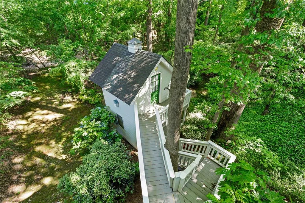 130 Bayvale Court, Sandy Springs, Georgia 30328, 5 Bedrooms Bedrooms, ,4 BathroomsBathrooms,Residential,Sold,130 Bayvale Court,6881990