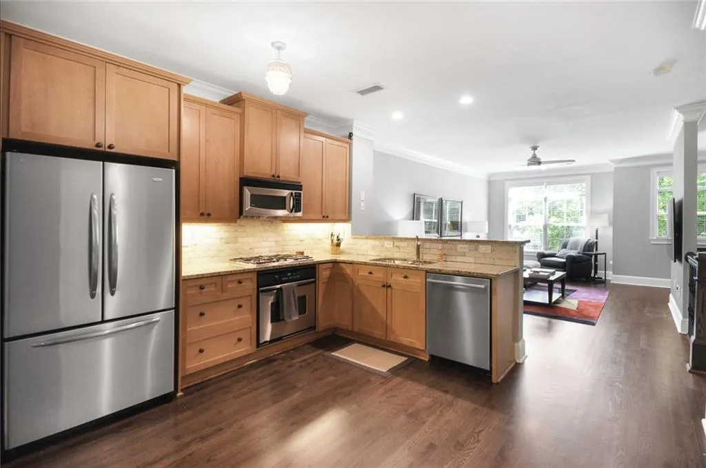 5500 Glenridge Park, Sandy Springs, Georgia 30342, 2 Bedrooms Bedrooms, ,2 BathroomsBathrooms,Residential,Sold,5500 Glenridge Park,6718915