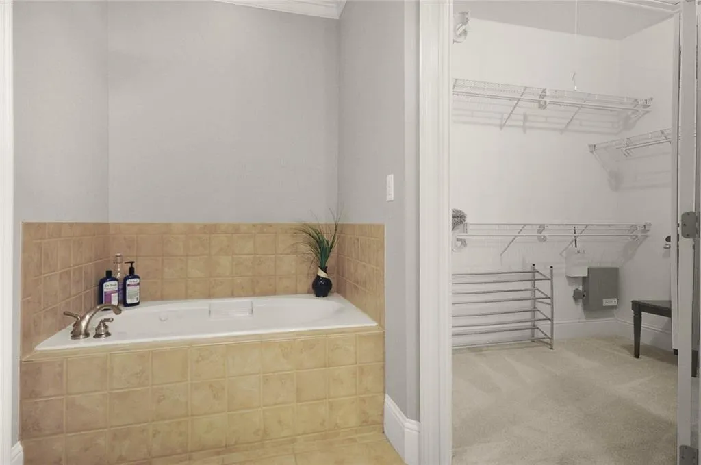 5500 Glenridge Park, Sandy Springs, Georgia 30342, 2 Bedrooms Bedrooms, ,2 BathroomsBathrooms,Residential,Sold,5500 Glenridge Park,6718915