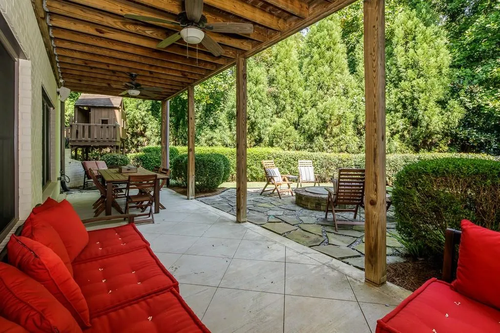 930 Glengate Place, Sandy Springs, Georgia 30328, 6 Bedrooms Bedrooms, ,5 BathroomsBathrooms,Residential,Sold,930 Glengate Place,6792019