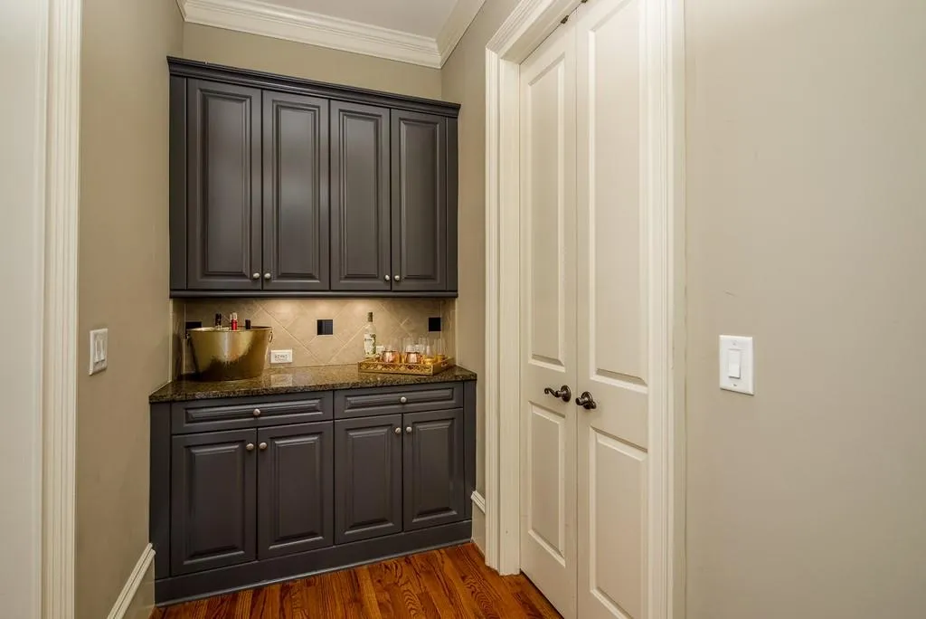 930 Glengate Place, Sandy Springs, Georgia 30328, 6 Bedrooms Bedrooms, ,5 BathroomsBathrooms,Residential,Sold,930 Glengate Place,6792019