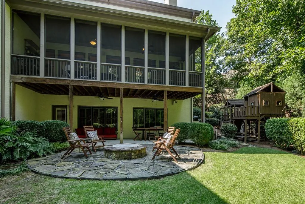 930 Glengate Place, Sandy Springs, Georgia 30328, 6 Bedrooms Bedrooms, ,5 BathroomsBathrooms,Residential,Sold,930 Glengate Place,6792019