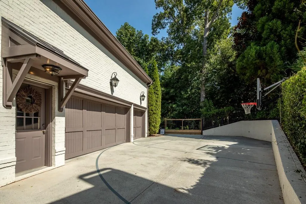 930 Glengate Place, Sandy Springs, Georgia 30328, 6 Bedrooms Bedrooms, ,5 BathroomsBathrooms,Residential,Sold,930 Glengate Place,6792019