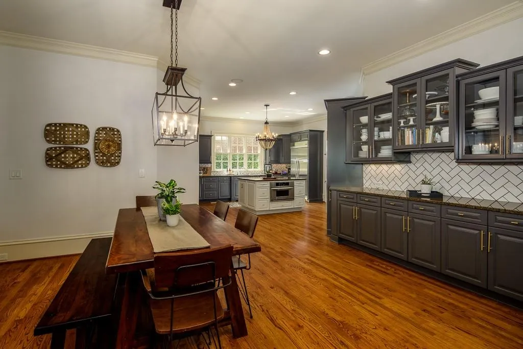 930 Glengate Place, Sandy Springs, Georgia 30328, 6 Bedrooms Bedrooms, ,5 BathroomsBathrooms,Residential,Sold,930 Glengate Place,6792019
