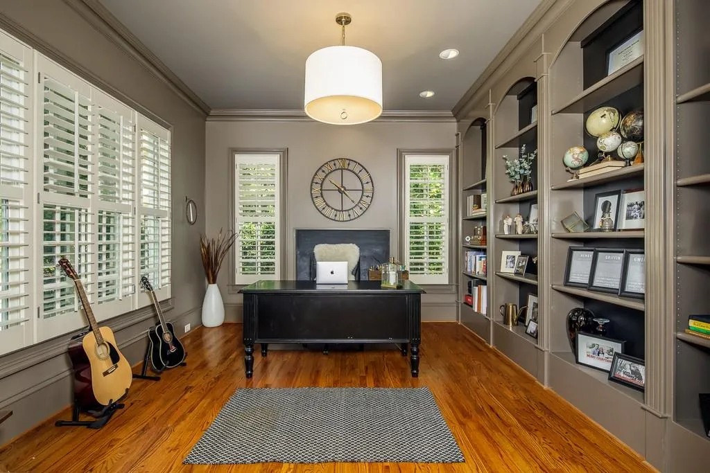 930 Glengate Place, Sandy Springs, Georgia 30328, 6 Bedrooms Bedrooms, ,5 BathroomsBathrooms,Residential,Sold,930 Glengate Place,6792019