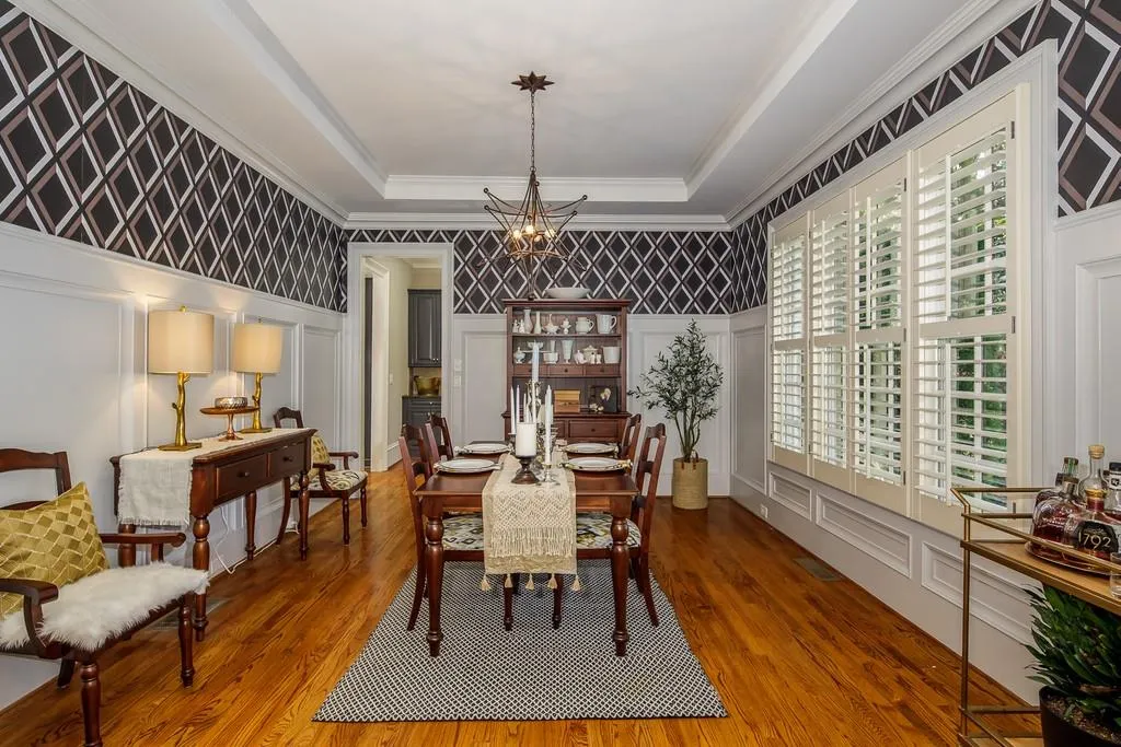 930 Glengate Place, Sandy Springs, Georgia 30328, 6 Bedrooms Bedrooms, ,5 BathroomsBathrooms,Residential,Sold,930 Glengate Place,6792019