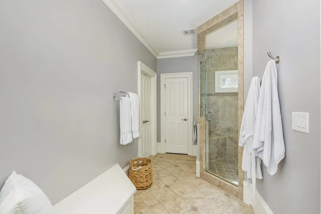 930 Glengate Place, Sandy Springs, Georgia 30328, 6 Bedrooms Bedrooms, ,5 BathroomsBathrooms,Residential,Sold,930 Glengate Place,6792019