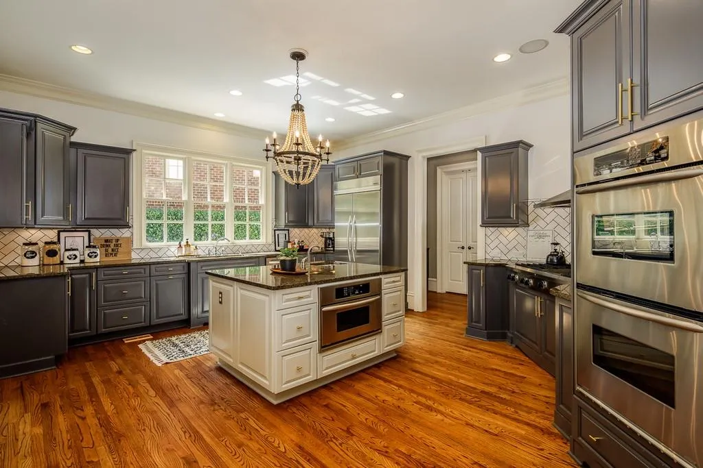 930 Glengate Place, Sandy Springs, Georgia 30328, 6 Bedrooms Bedrooms, ,5 BathroomsBathrooms,Residential,Sold,930 Glengate Place,6792019