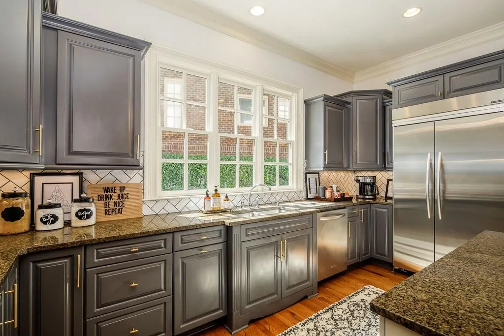 930 Glengate Place, Sandy Springs, Georgia 30328, 6 Bedrooms Bedrooms, ,5 BathroomsBathrooms,Residential,Sold,930 Glengate Place,6792019