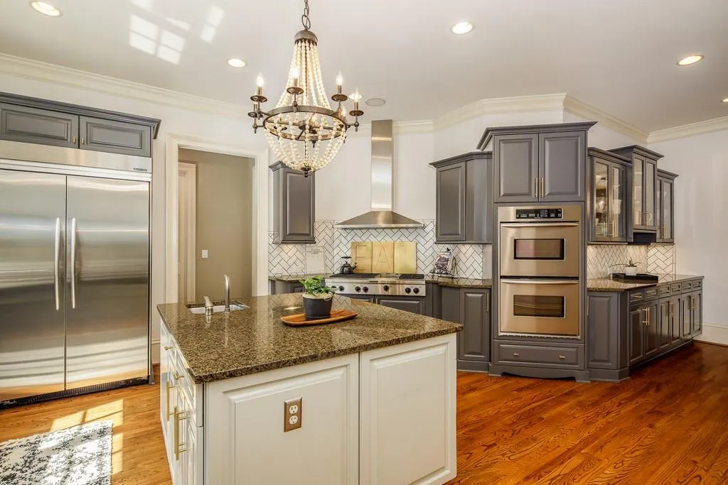 930 Glengate Place, Sandy Springs, Georgia 30328, 6 Bedrooms Bedrooms, ,5 BathroomsBathrooms,Residential,Sold,930 Glengate Place,6792019