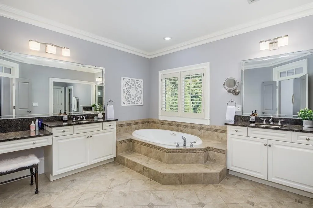 930 Glengate Place, Sandy Springs, Georgia 30328, 6 Bedrooms Bedrooms, ,5 BathroomsBathrooms,Residential,Sold,930 Glengate Place,6792019