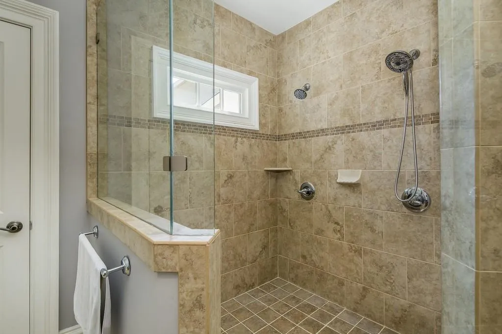 930 Glengate Place, Sandy Springs, Georgia 30328, 6 Bedrooms Bedrooms, ,5 BathroomsBathrooms,Residential,Sold,930 Glengate Place,6792019