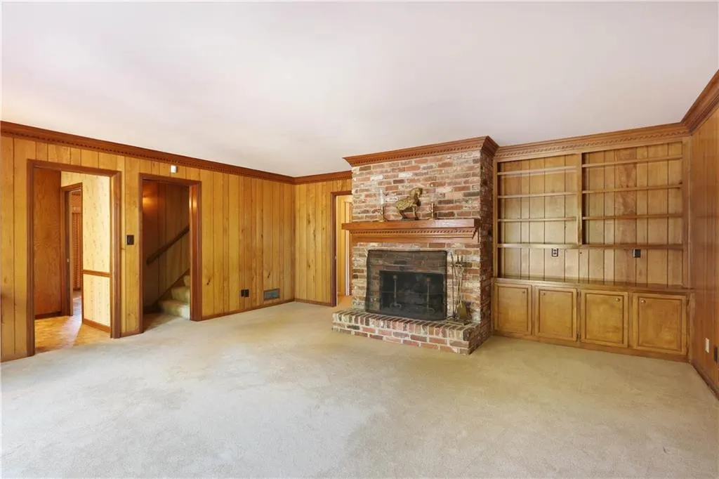 6975 Hunters Branch Drive, Sandy Springs, Georgia 30328, 5 Bedrooms Bedrooms, ,4 BathroomsBathrooms,Residential,Sold,6975 Hunters Branch Drive,5927061