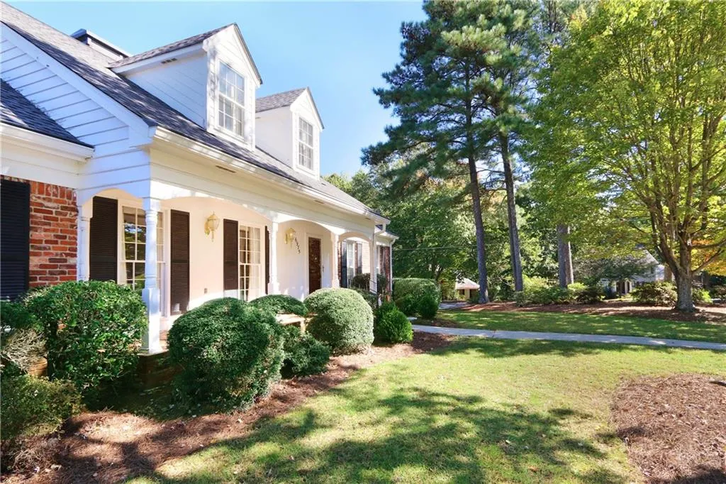 6975 Hunters Branch Drive, Sandy Springs, Georgia 30328, 5 Bedrooms Bedrooms, ,4 BathroomsBathrooms,Residential,Sold,6975 Hunters Branch Drive,5927061