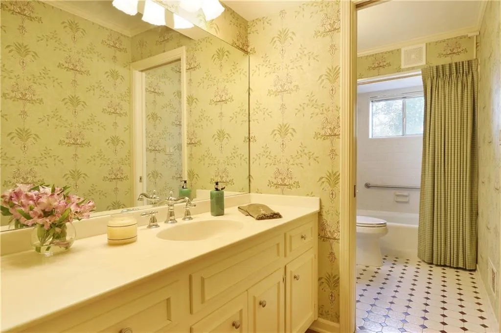 6975 Hunters Branch Drive, Sandy Springs, Georgia 30328, 5 Bedrooms Bedrooms, ,4 BathroomsBathrooms,Residential,Sold,6975 Hunters Branch Drive,5927061