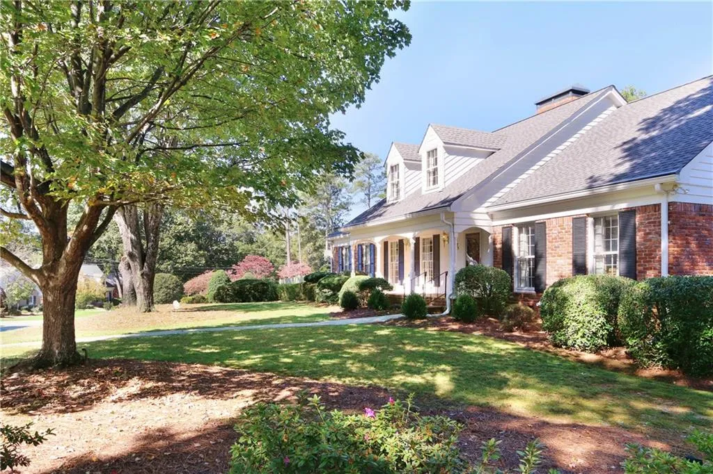 6975 Hunters Branch Drive, Sandy Springs, Georgia 30328, 5 Bedrooms Bedrooms, ,4 BathroomsBathrooms,Residential,Sold,6975 Hunters Branch Drive,5927061