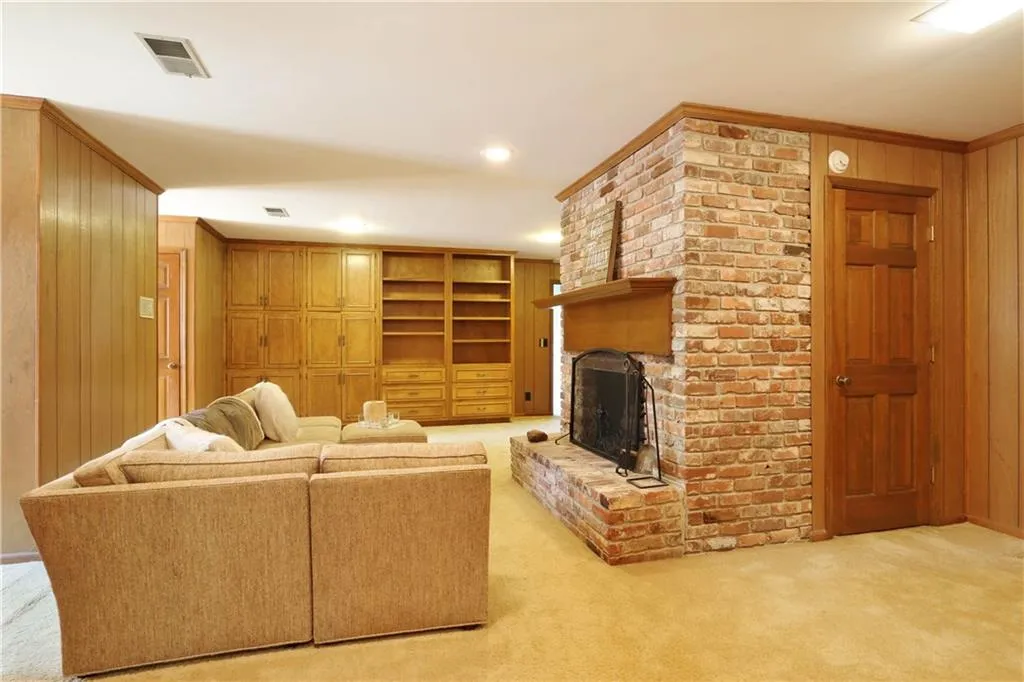 6975 Hunters Branch Drive, Sandy Springs, Georgia 30328, 5 Bedrooms Bedrooms, ,4 BathroomsBathrooms,Residential,Sold,6975 Hunters Branch Drive,5927061