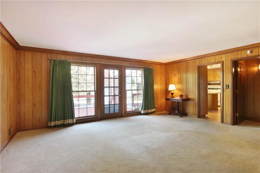 6975 Hunters Branch Drive, Sandy Springs, Georgia 30328, 5 Bedrooms Bedrooms, ,4 BathroomsBathrooms,Residential,Sold,6975 Hunters Branch Drive,5927061
