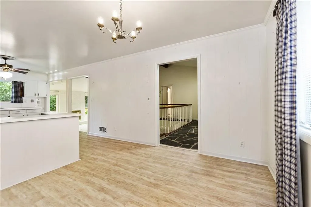 215 Berwick Drive, Sandy Springs, Georgia 30328, 4 Bedrooms Bedrooms, ,3 BathroomsBathrooms,Residential,Sold,215 Berwick Drive,6870527