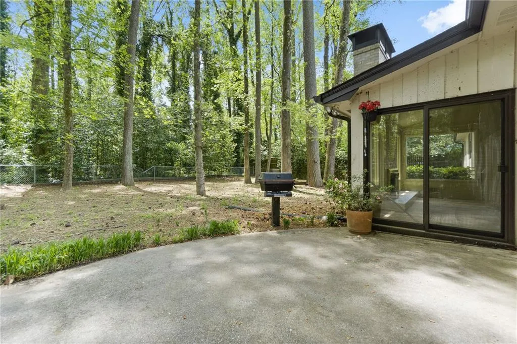 215 Berwick Drive, Sandy Springs, Georgia 30328, 4 Bedrooms Bedrooms, ,3 BathroomsBathrooms,Residential,Sold,215 Berwick Drive,6870527