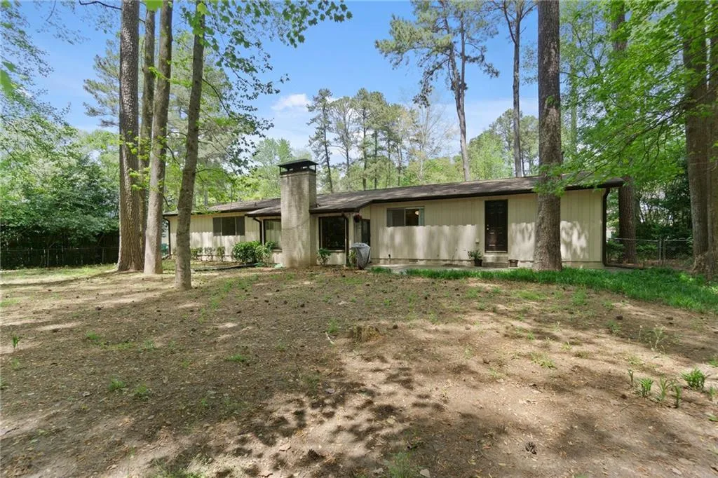 215 Berwick Drive, Sandy Springs, Georgia 30328, 4 Bedrooms Bedrooms, ,3 BathroomsBathrooms,Residential,Sold,215 Berwick Drive,6870527