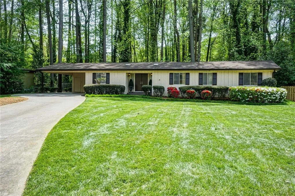 215 Berwick Drive, Sandy Springs, Georgia 30328, 4 Bedrooms Bedrooms, ,3 BathroomsBathrooms,Residential,Sold,215 Berwick Drive,6870527
