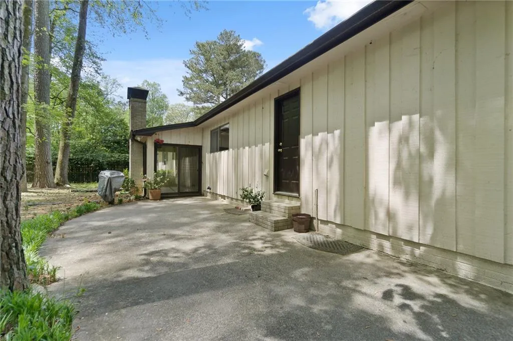215 Berwick Drive, Sandy Springs, Georgia 30328, 4 Bedrooms Bedrooms, ,3 BathroomsBathrooms,Residential,Sold,215 Berwick Drive,6870527