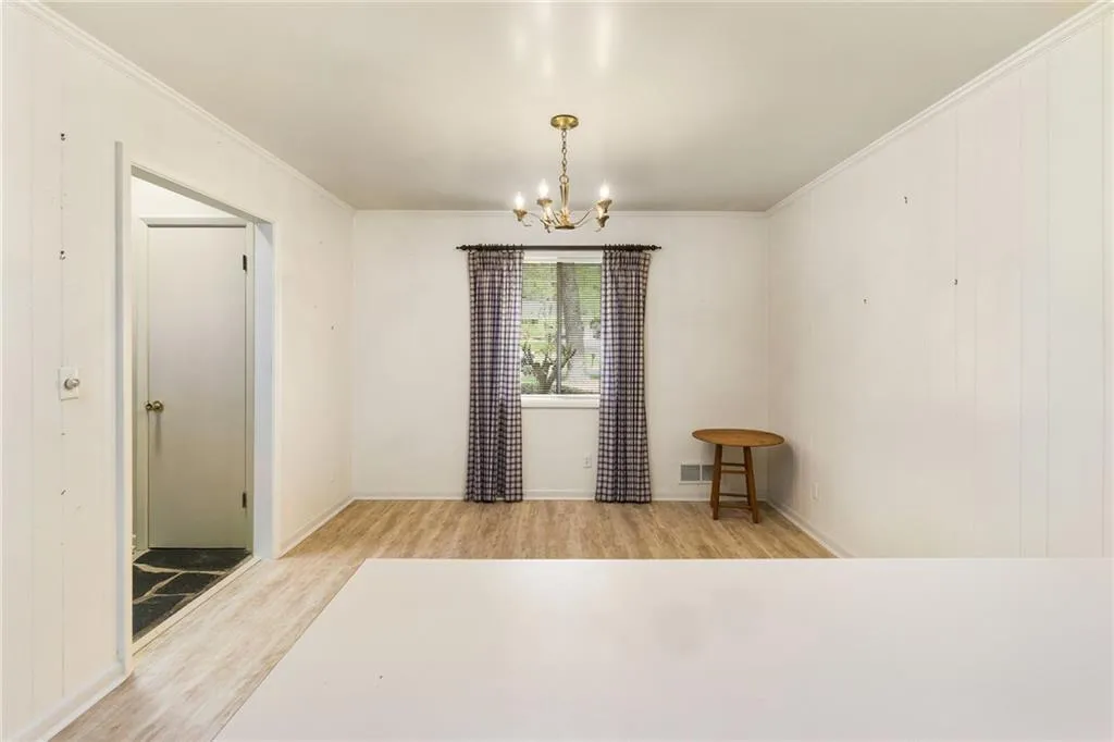 215 Berwick Drive, Sandy Springs, Georgia 30328, 4 Bedrooms Bedrooms, ,3 BathroomsBathrooms,Residential,Sold,215 Berwick Drive,6870527