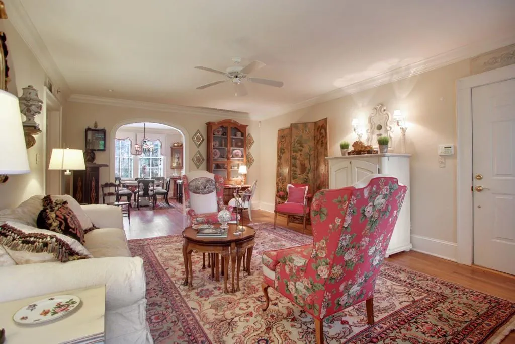 2814 Peachtree Road Ne Unit 8, Atlanta, Georgia 30305, 2 Bedrooms Bedrooms, ,1 BathroomBathrooms,Residential,Sold,2814 Peachtree Road Ne Unit 8,5673213