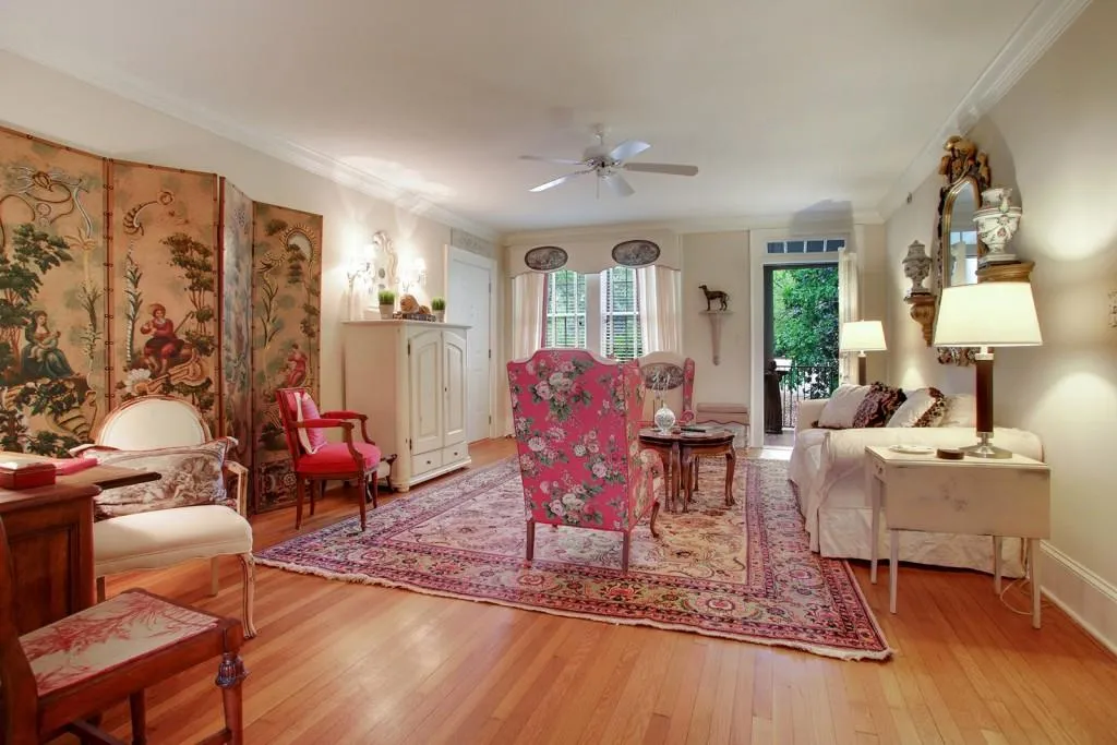 2814 Peachtree Road Ne Unit 8, Atlanta, Georgia 30305, 2 Bedrooms Bedrooms, ,1 BathroomBathrooms,Residential,Sold,2814 Peachtree Road Ne Unit 8,5673213