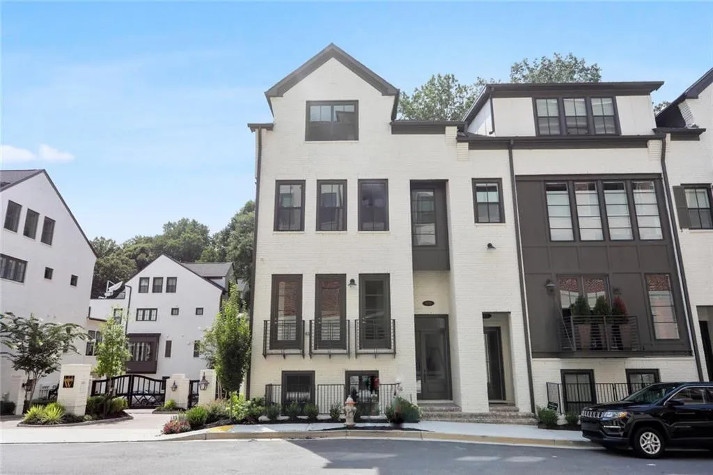 4530 Collins Avenue, Atlanta, Georgia 30342, 4 Bedrooms Bedrooms, ,4 BathroomsBathrooms,Residential,Sold,4530 Collins Avenue,6768493
