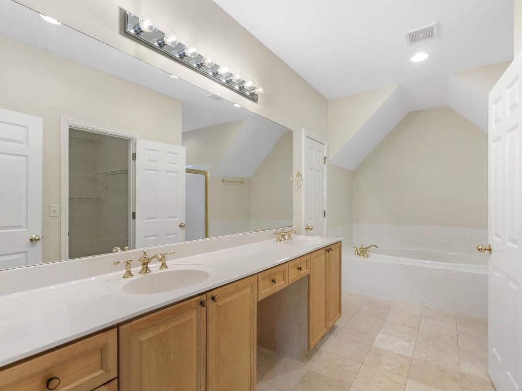 304 Crossing Valley Lane, Atlanta, Georgia 30339, 4 Bedrooms Bedrooms, ,3 BathroomsBathrooms,Residential,Sold,304 Crossing Valley Lane,7255763