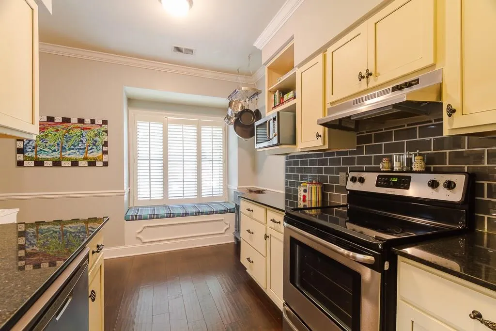 1160 Windsor Parkway Unit 13, Atlanta, Georgia 30319, 2 Bedrooms Bedrooms, ,2 BathroomsBathrooms,Residential,Sold,1160 Windsor Parkway Unit 13,5855593