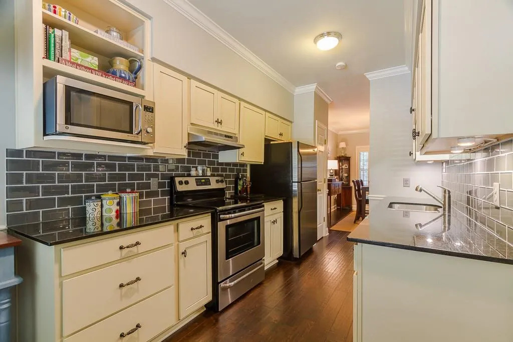 1160 Windsor Parkway Unit 13, Atlanta, Georgia 30319, 2 Bedrooms Bedrooms, ,2 BathroomsBathrooms,Residential,Sold,1160 Windsor Parkway Unit 13,5855593