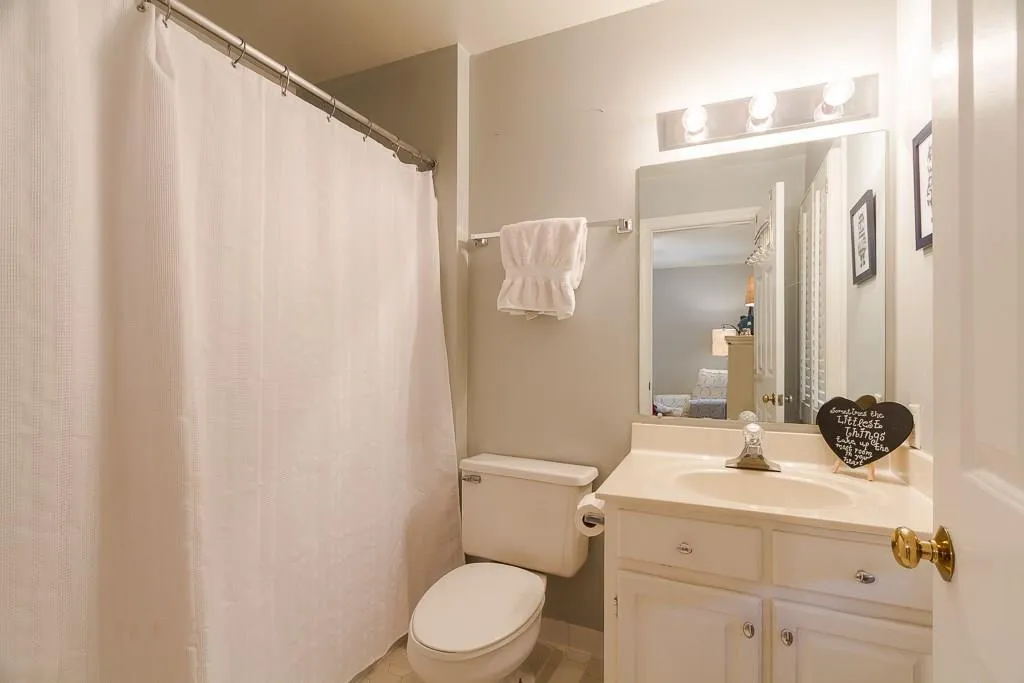 1160 Windsor Parkway Unit 13, Atlanta, Georgia 30319, 2 Bedrooms Bedrooms, ,2 BathroomsBathrooms,Residential,Sold,1160 Windsor Parkway Unit 13,5855593
