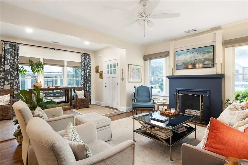 979 Hall Place Nw, Atlanta, Georgia 30318, 3 Bedrooms Bedrooms, ,2 BathroomsBathrooms,Residential,For Sale,979 Hall Place Nw,7670388